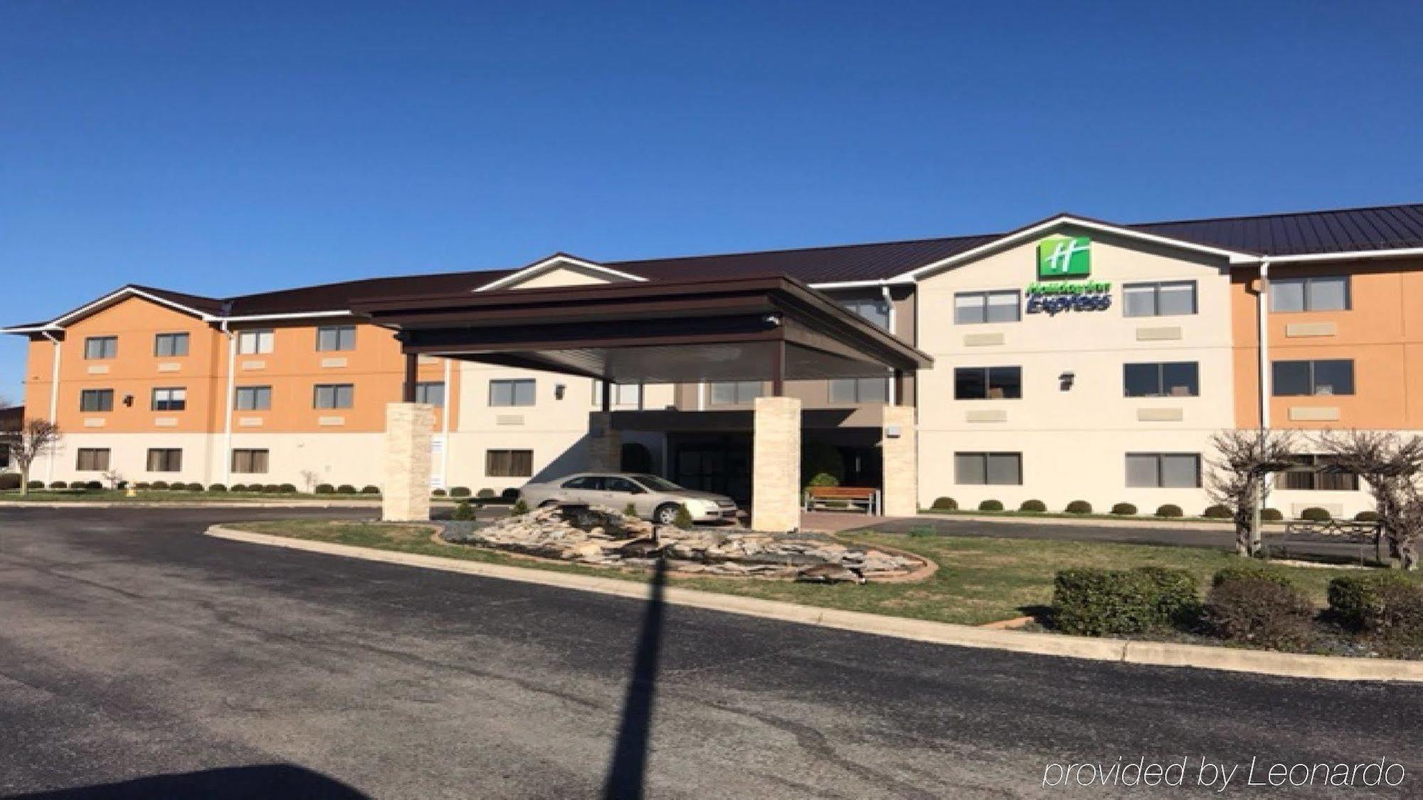 Holiday Inn Express Louisville Northeast, An Ihg Hotel Kültér fotó